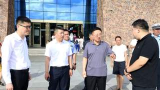8月4日汤旺河林海奇石景区实地调研 梁巍部署暑期文旅服务与大客流应对工作
