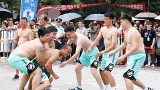阳朔白沙百年民俗会启幕 抬关公巡游抢花炮迎盛会