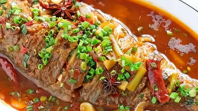炖鱼“最去腥”的3种调料，一条鱼放3克，鱼肉鲜嫩无腥味