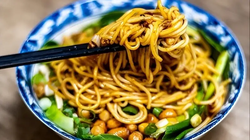 文食肆热干面：从武汉到河北，一碗面里的南北情缘