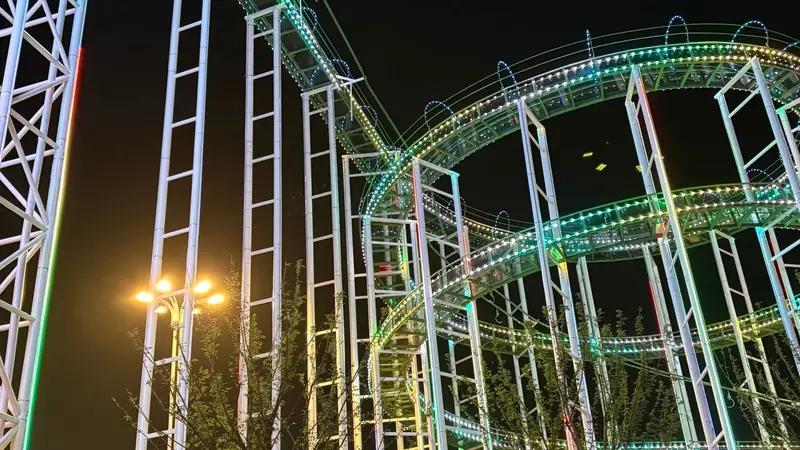 如何打造景区特色引流项目 玻璃滑道建设参考