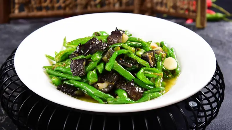 衡阳正宗湘菜店人气火爆 盐菜扣肉成食客追捧招牌