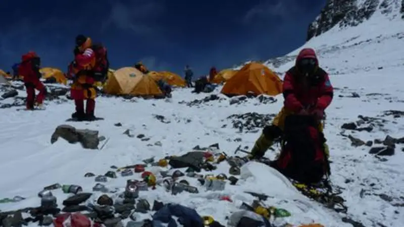 珠峰“睡美人”冰封二十载成登山路标
