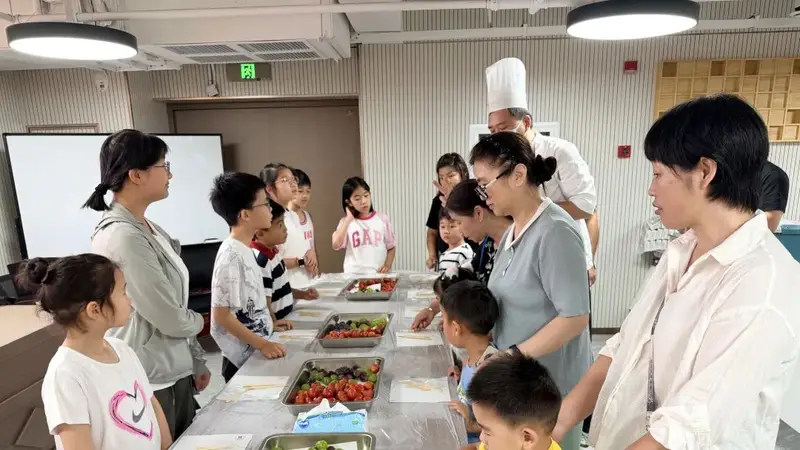 【幸福新桥】甜蜜一夏,巧手制糖——艺嘉居民区开展糖葫芦手工制作活动