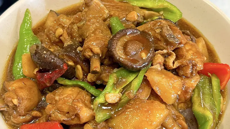 土豆香菇焖鸡:新手易学的家常菜,鲜嫩入味营养好