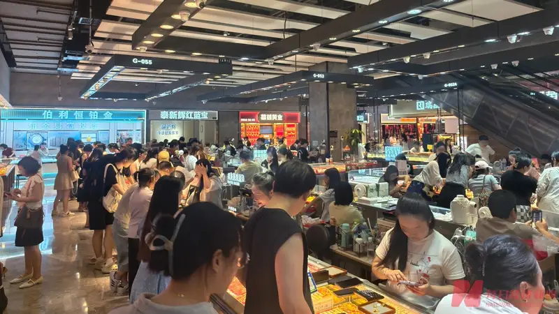 金价上涨水贝现“挤爆”现象销售回收价差近80元换金更划算?
