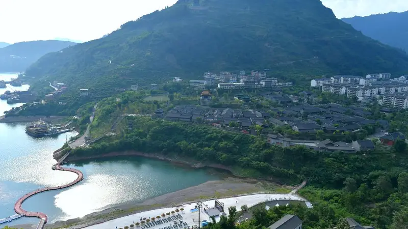马湖府古城2026暑期夜游启动 金沙江畔沙滩音乐趴欢乐开启