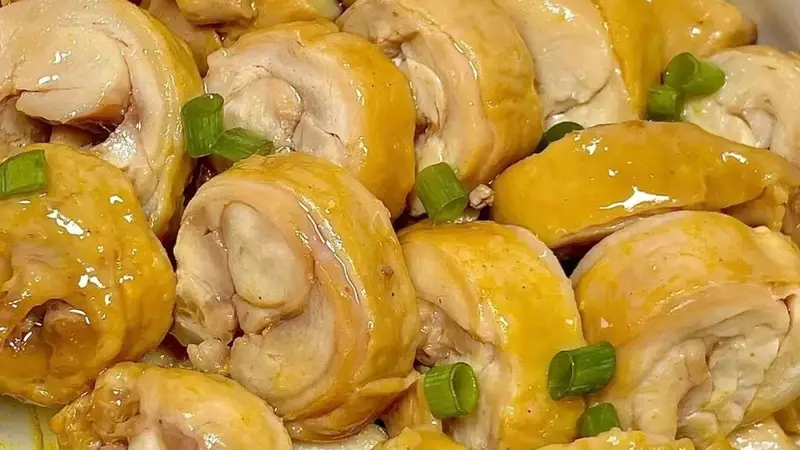 昨日试做嫩蒸鸡腿卷 无红烧开火之扰 肉质细嫩滋味足