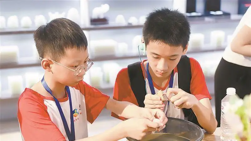 厦门工业旅游掀暑期热潮 太古可乐等工厂凭新场景引预约满额