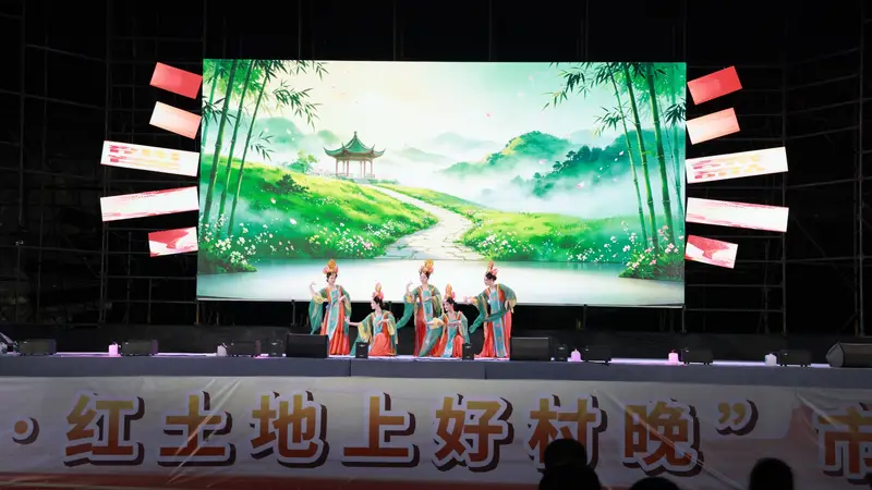 江西仙女湖夏夜办“红土地上的好村晚” 倡文明新风致敬军人