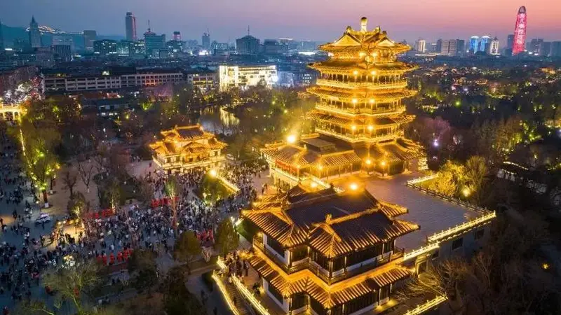 济南超然楼8月3日起每日19:30准时亮灯
