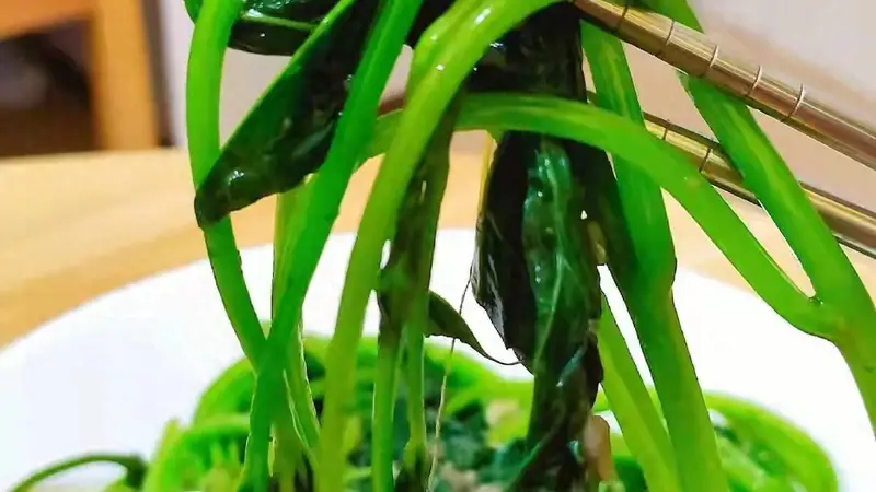 立秋后红薯叶大量上市 中老年人这么吃防秋燥顾脾胃