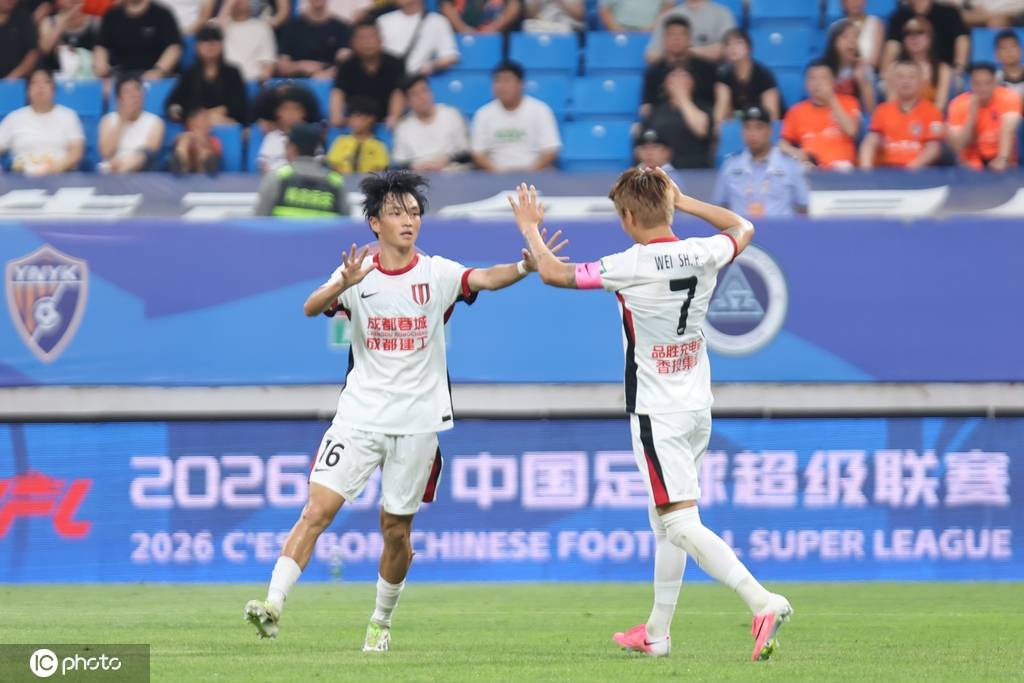 中超-杨明洋破僵局杨聪85分钟补射救主 海牛主场1-1蓉城