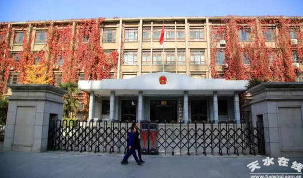 甘肃天水市政府机关办公楼“经鉴定为D级危楼”，搬迁公告发布