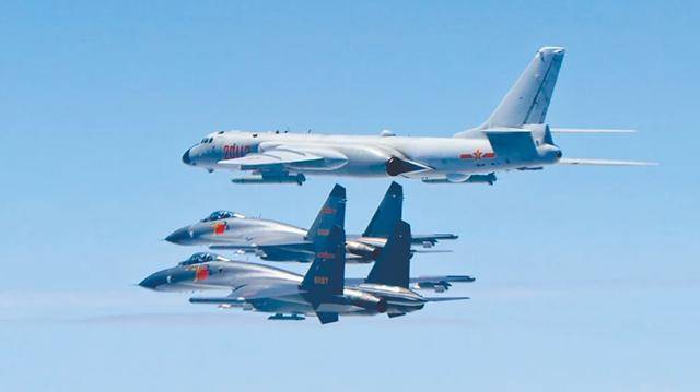 大陆重兵合围，岛内慌了！特朗普要芯片，赖清德家底换不来保命符