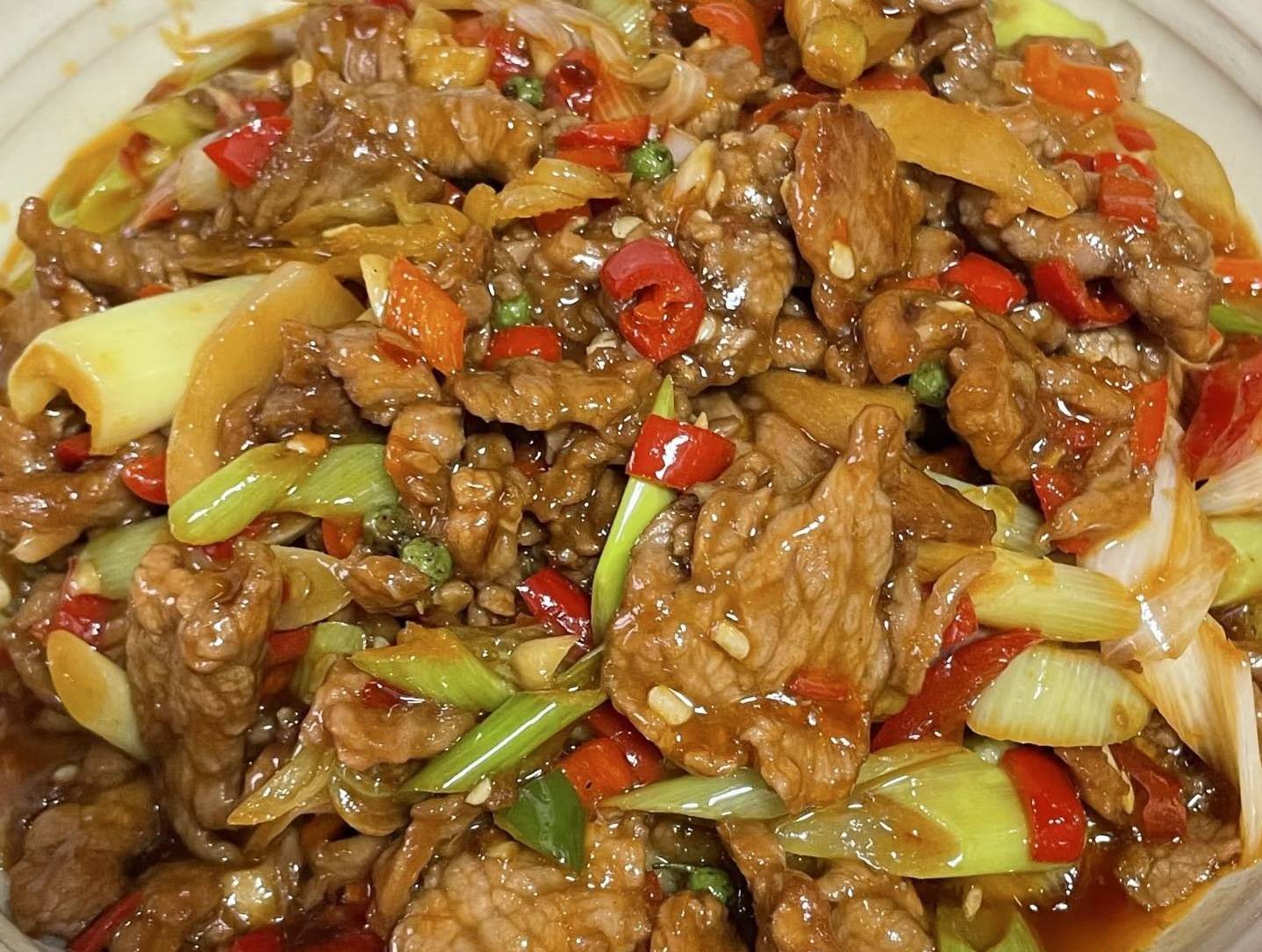 泡椒葱爆肉，一口酸辣唤醒你的胃