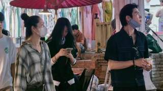6.29日:去西双版纳游玩,偶遇郭碧婷本人,素颜蜡黄穿得普通,完全看不出是豪门媳妇