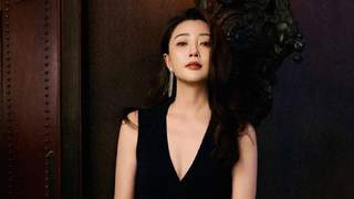 被殷桃的“饱满”身材惊艳了,一袭深V裙秀出曲线感,气质好撩人