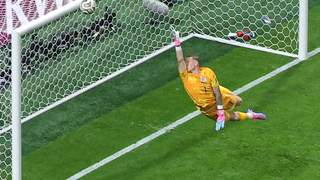 世界杯-恩佐远射偏出 犯规7-11英格兰半场0-0阿根廷