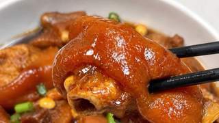 黄豆炖猪蹄：软糯脱骨，一口沦陷的家常硬菜