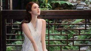 张慧雯古风写真曝光 白色长裙清雅如月光
