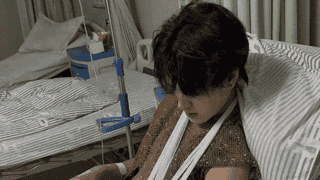 景区NPC掰手腕致游客骨折 维权一月仅获两万元赔偿