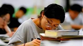 中考708分的她 瞒着父母改填志愿入中职 如今获企业offer月薪可观