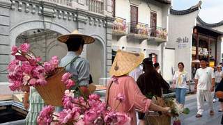 解锁江南消夏新玩法，惠山古镇全新荷花主题市集开街