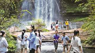 清凉山水激活“避暑经济”新热潮