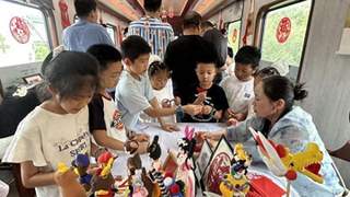 朝辞古都长安 午抵云海崆峒 西安至平凉首开“问道崆峒号”旅游专线列车