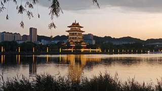 烟火与时尚交织 邂逅铜城精彩夏夜