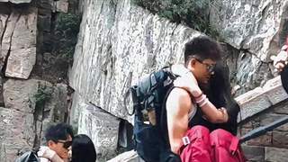 泰山陪爬乱象曝光 肢体接触服务明码标价行业游走灰色地带
