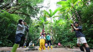 云南景洪巴朵村雨林徒步游启动运营 带动村民增收致富