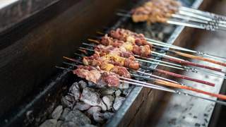 8地烧烤人气登顶，西昌火盆淄博小饼各有风味