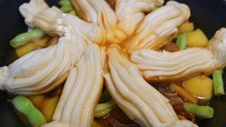 入夏做排骨豆角焖花卷 一锅出有菜有饭还省事