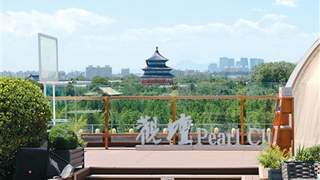 北京老城闲置屋顶变身空中会客厅 百万市民游客打卡“换视角看城市”