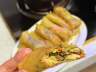 这盘春卷外酥里嫩，馅料鲜到眉毛掉下来