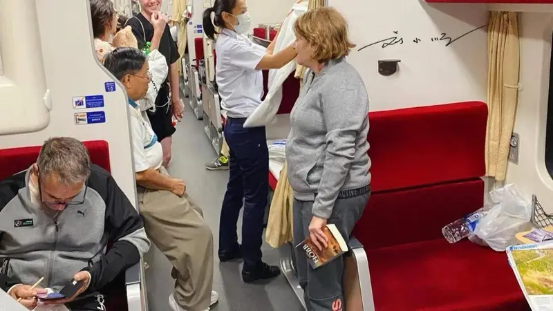 泰国火车贴心铺床服务为何中国火车难复制