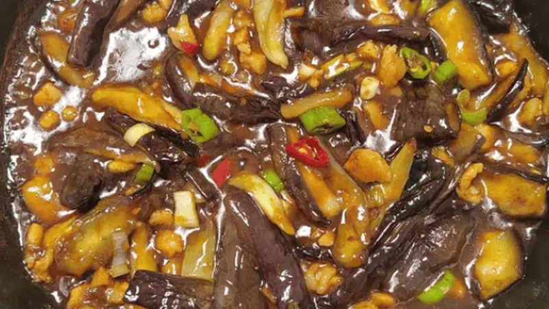 鲜嫩油焖茄子,酱香浓郁,简简单单超适合配米饭
