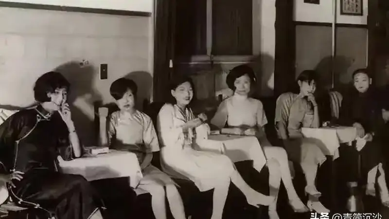 1952青岛名妓于小脚枪决现场：裤腰挂满金戒指，家中藏满银元宝