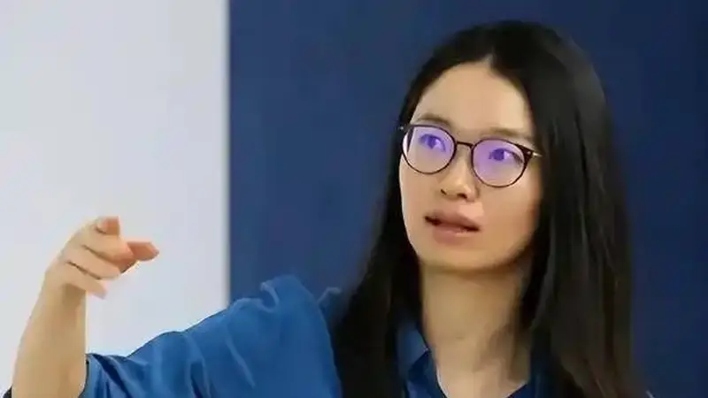 2024首位中国女性菲尔茨奖得主王虹 桂林中学师生欢庆捷报