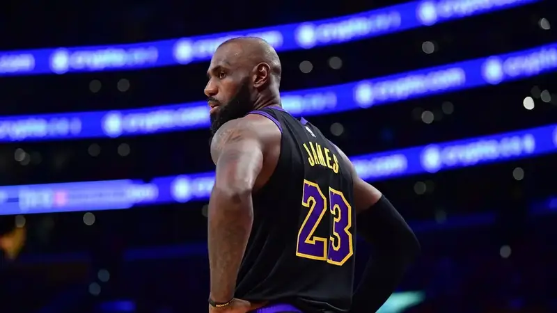 7月25日NBA巨星詹姆斯官宣加盟费城76人 直言此番打球不为钱不为家人只为夺冠