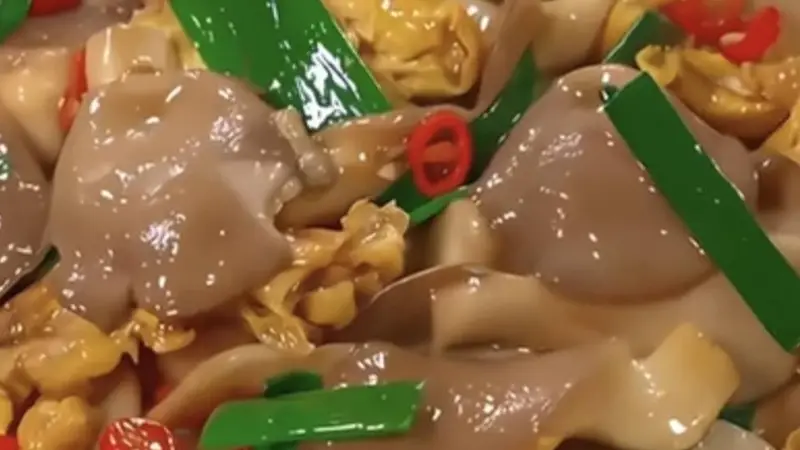 平菇炒鸡蛋家常做法 鲜香滑嫩微辣适口