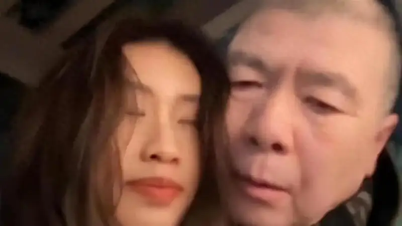 徐帆回应离婚仅10月,冯小刚近况曝光,和养女徐朵特殊关系引争议