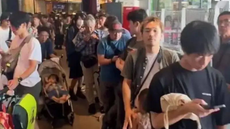 日本人排大队抢购中国相机,很可能只是个开始……
