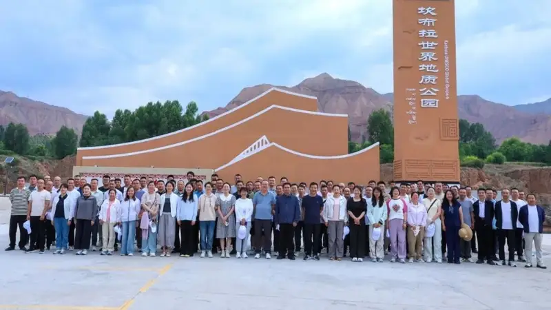 不必远行！坎布拉丹霞碧水康养胜地，慢时光等你来
