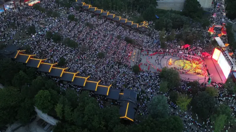毕节夜游升级:火把音乐点燃“避暑”到“享夜”新场景