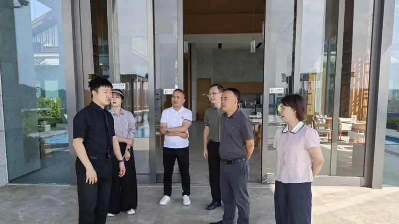 州政协调研组深入龙里县考察旅居产业发展现状与前景