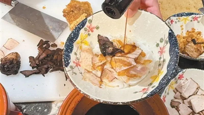 桂林：漓江秀色引客来 桂林米粉香牵味蕾