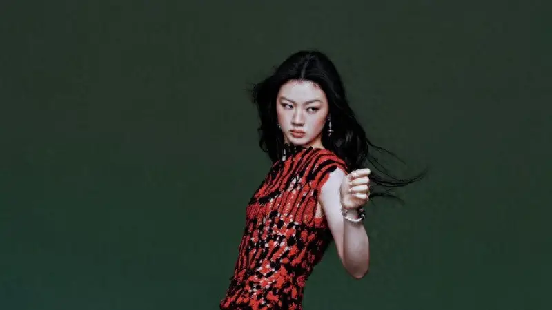 单依纯上海演唱会穿两套CHANEL 2026秋冬成衣 舞台演绎凌厉优雅美学